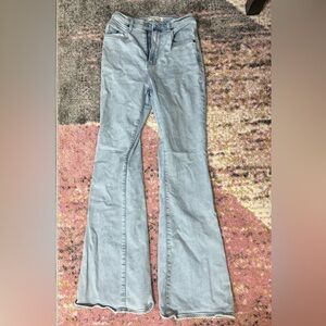 Abercrombie & Fitch Flare Jeans
Size 28 / 6L (Ultra High Rise)